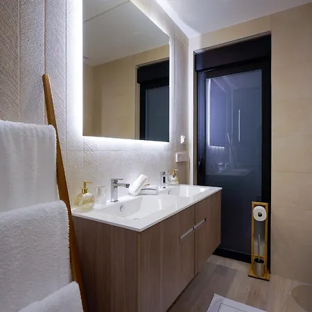 Stunning New Construction Luxury With Heated Private Pool Villa *
